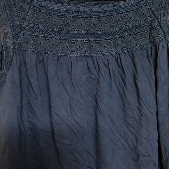 Banana Republic size Small Navy Sleeveless Neckline and Shoulder Lace Detail Top - Picture 4 of 6